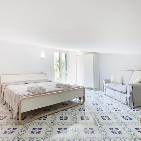 Dell'olivo بيت للعطل *